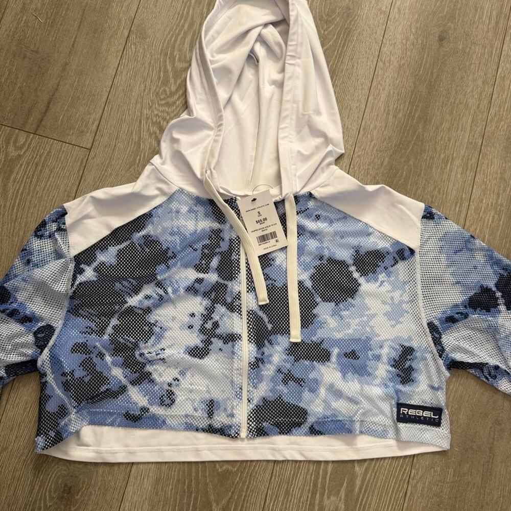 Super cute rebel athletic cropped